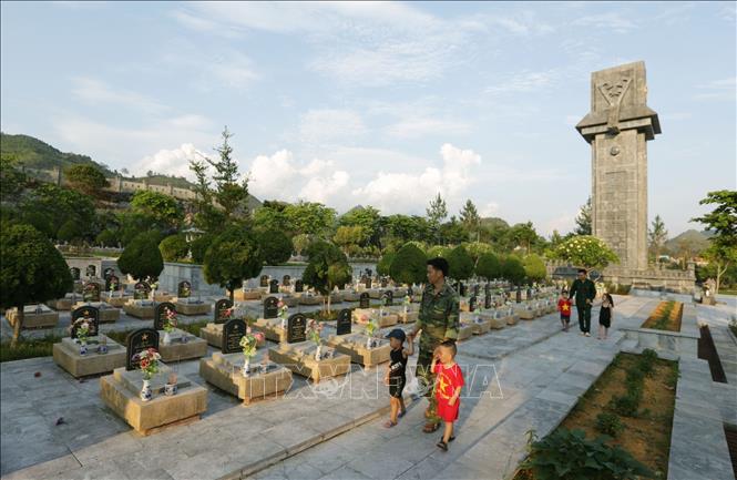 Việc hỗ trợ công tác mộ liệt sĩ, công trình ghi công liệt sĩ được pháp luật quy định như thế nào?